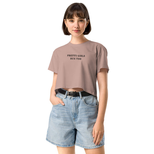 PRETTY GIRLS RUN TOO - Cropped Tee